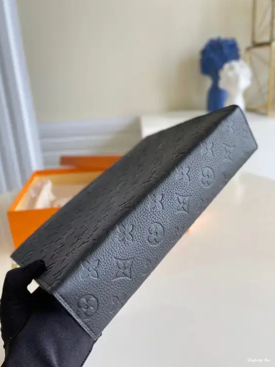 VUITTON LOUIS VOYAGE POCHETTE 0623